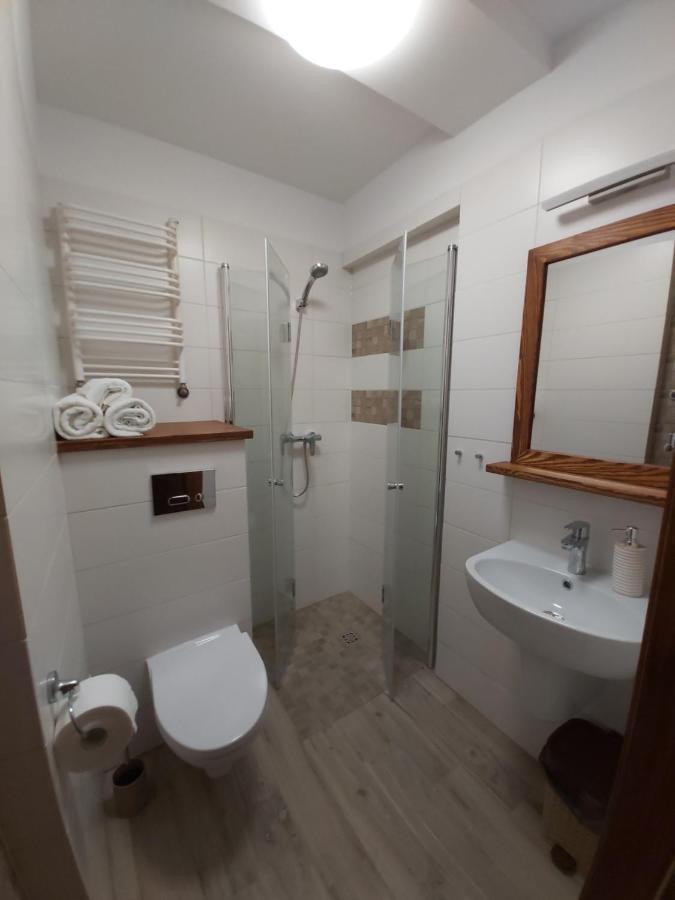 Gosciniec Krol Sielaw W Centrum Mikolajek Z Restauracja Regionalna Mikołajki Exterior foto