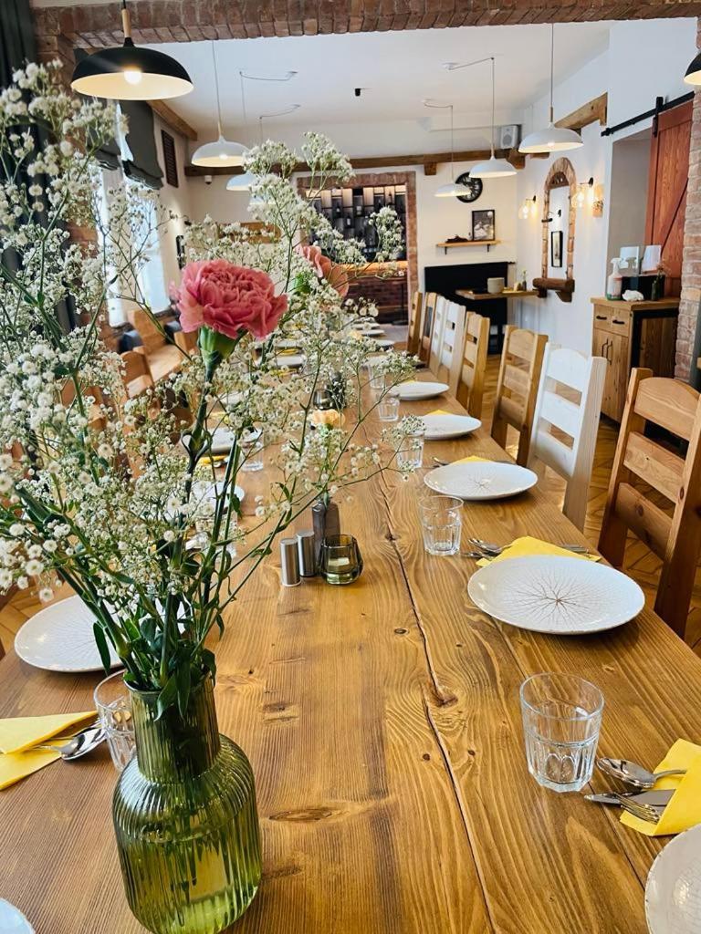 Gosciniec Krol Sielaw W Centrum Mikolajek Z Restauracja Regionalna Mikołajki Exterior foto